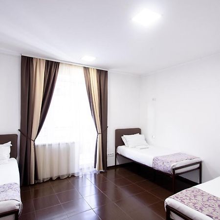 Hotel One Umanʼ Екстериор снимка