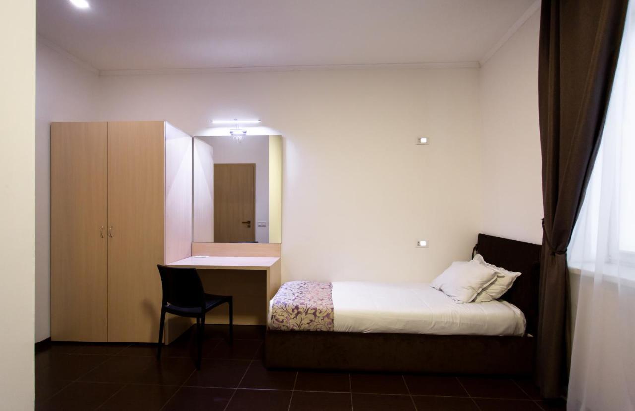 Hotel One Umanʼ Екстериор снимка