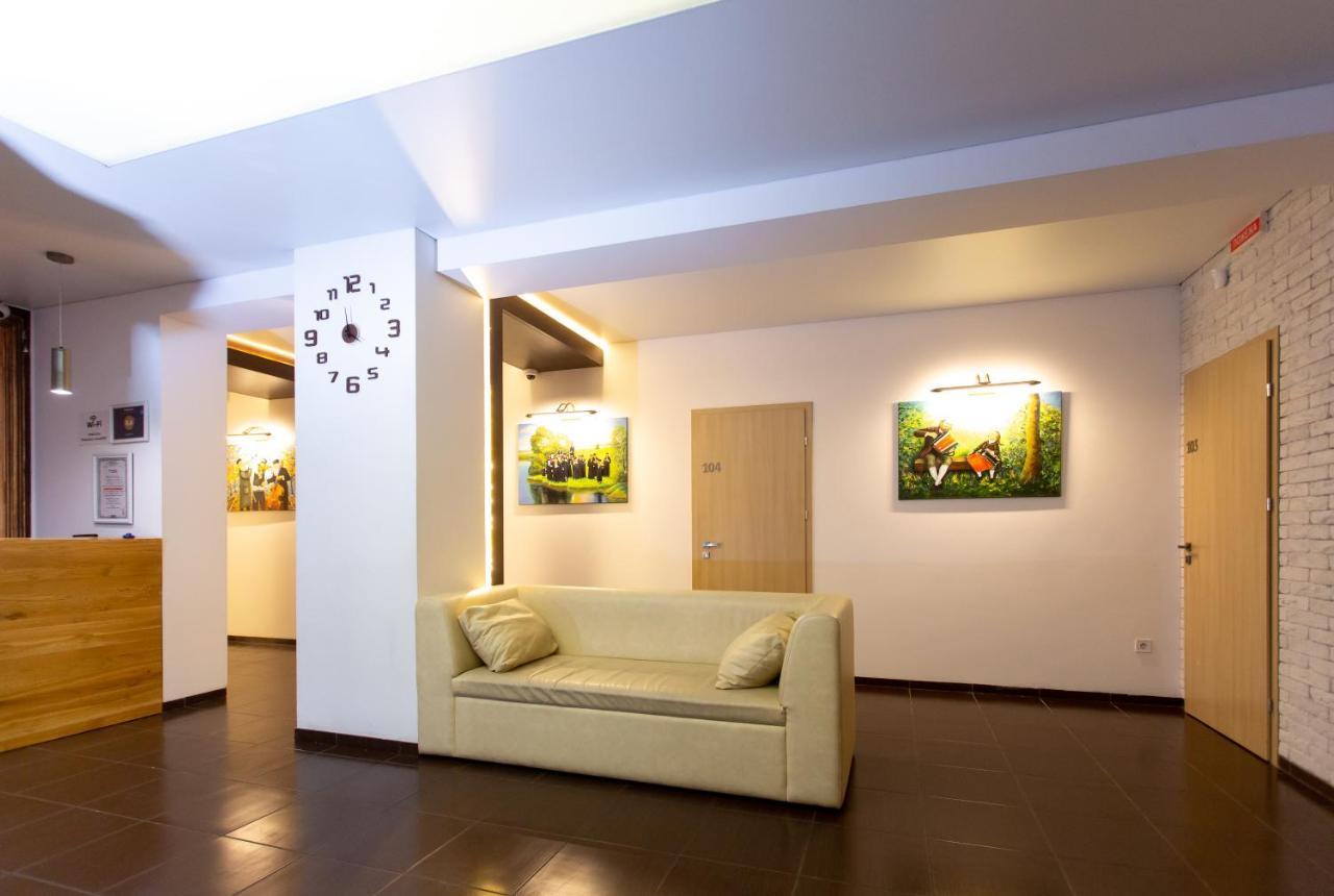 Hotel One Umanʼ Екстериор снимка