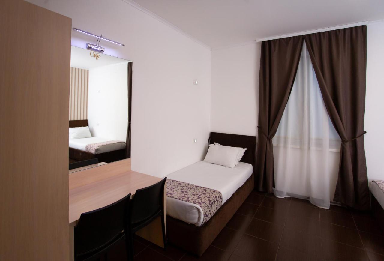 Hotel One Umanʼ Екстериор снимка