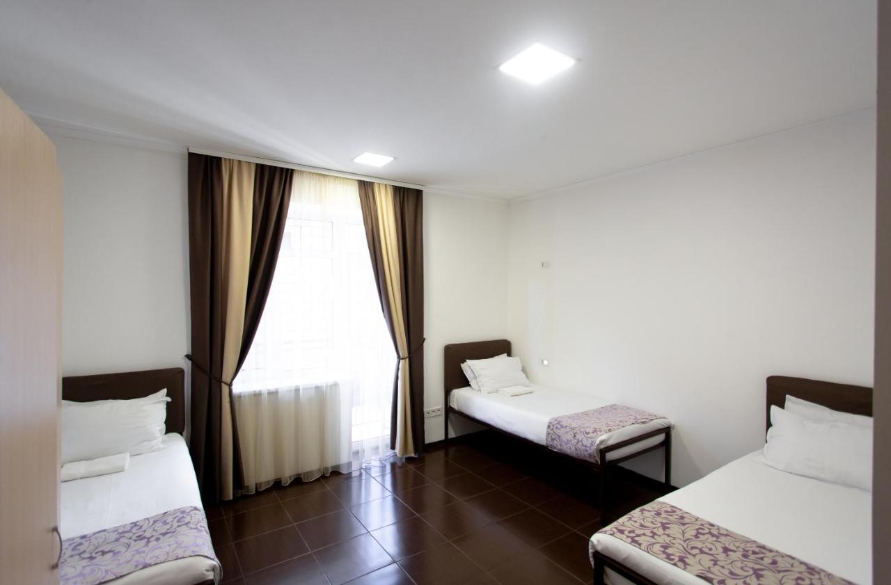 Hotel One Umanʼ Екстериор снимка