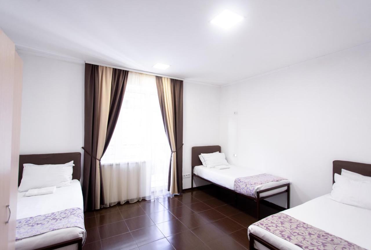 Hotel One Umanʼ Екстериор снимка